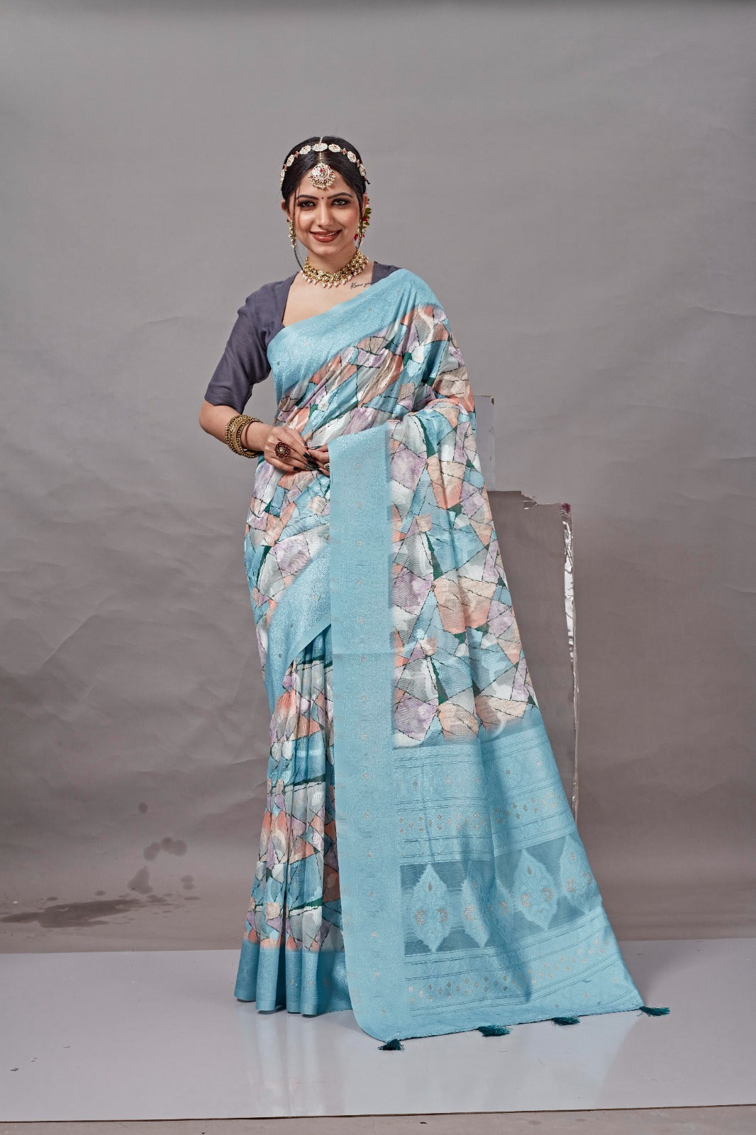 Folding and Hanging Techniques for Sarees