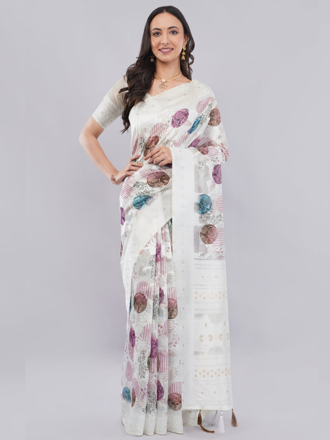 Samantha Off White Abstract Circle Printed Regular Saree with Zari Border