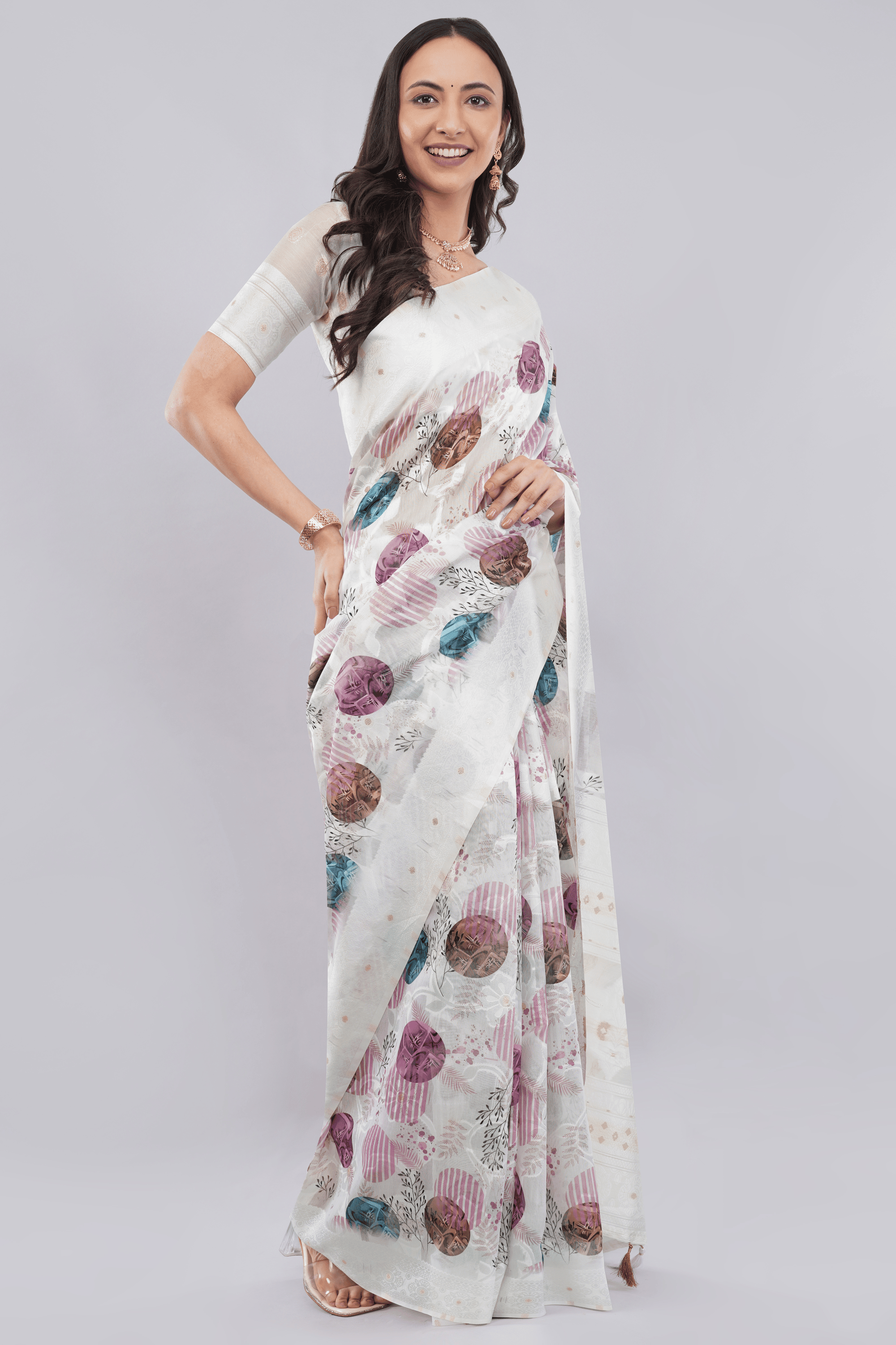 Samantha Off White Abstract Circle Printed Regular Saree with Zari Border