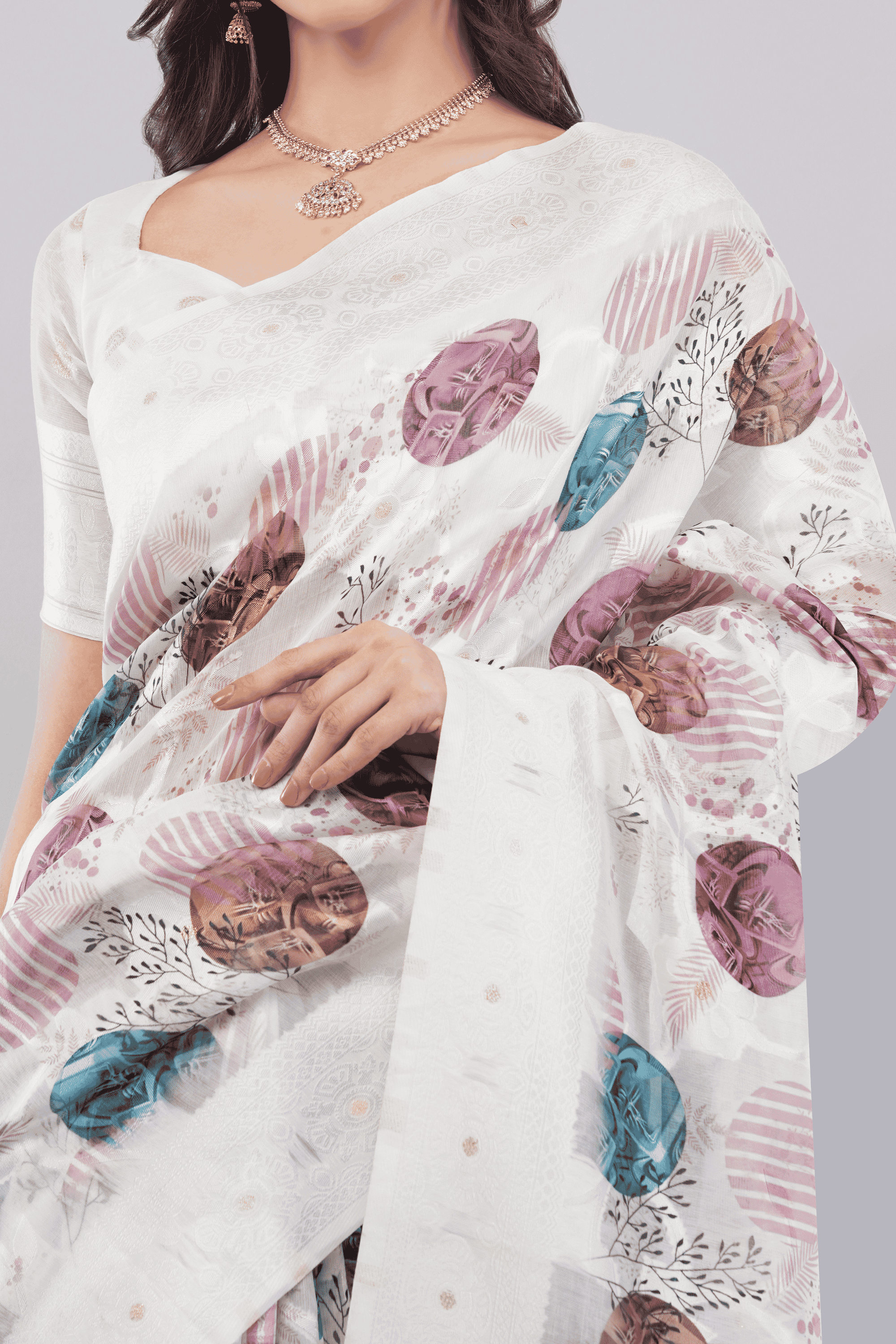Samantha Off White Abstract Circle Printed Regular Saree with Zari Border