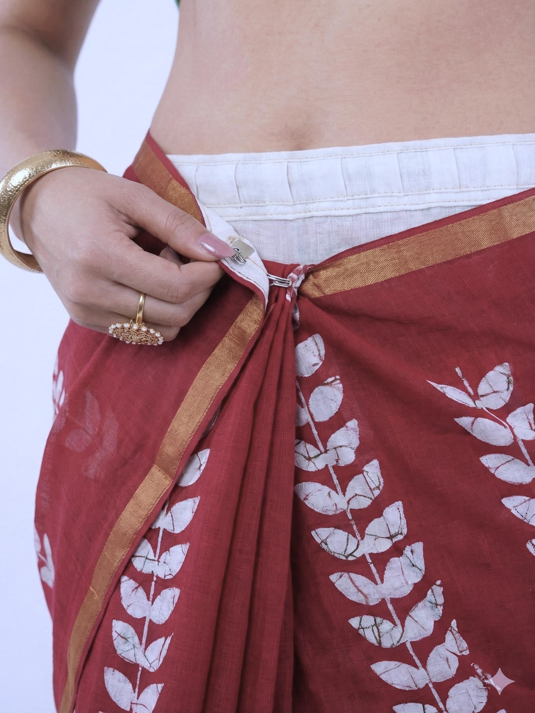 Samantha Maroon Ready To Wear One Minute Linen Fabric Saree With Pre Stitched Pleats And Unstitched Blouse Piece Featuring Gold Zari Border For Women Ethnic Wear