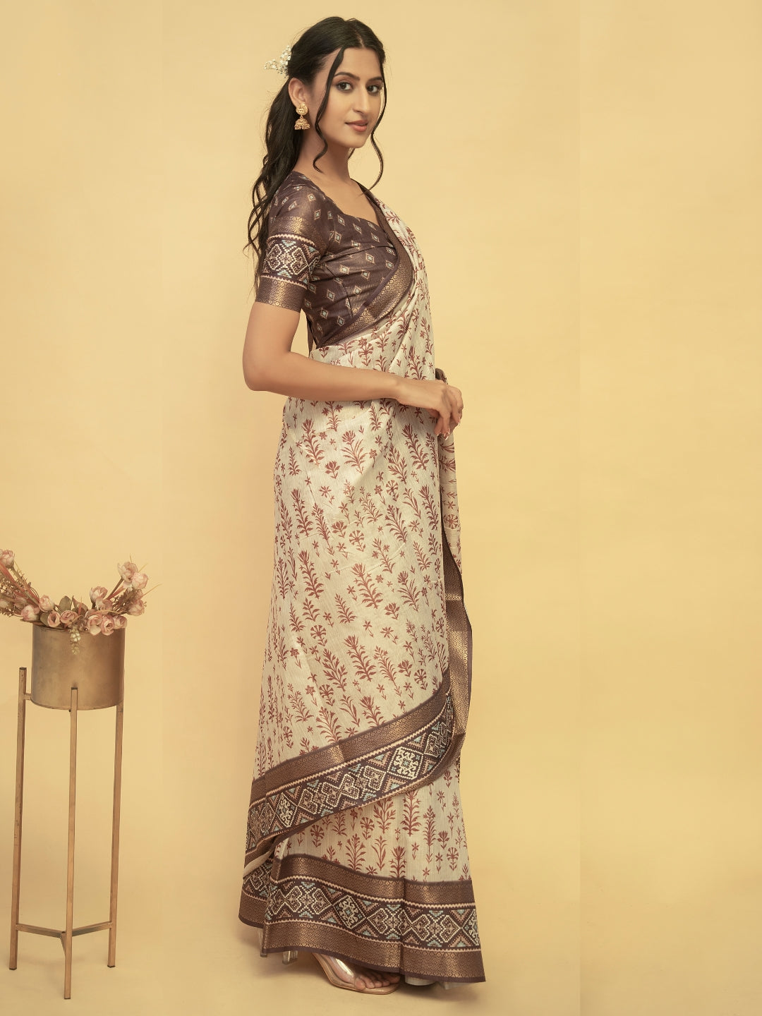 Cream and Terracotta Floral Vine Saree with Dark Brown Zari Border
