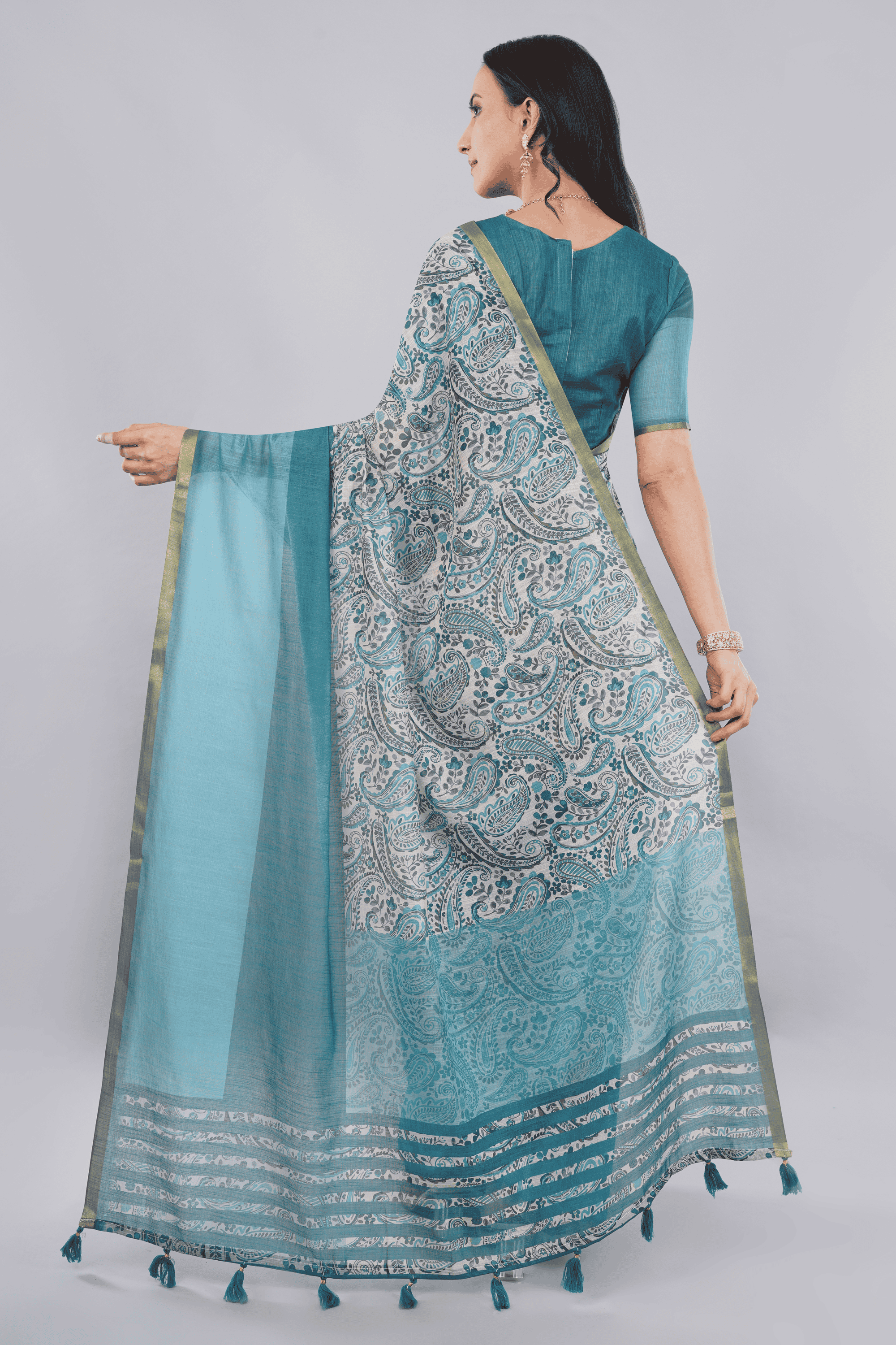 Samantha Off White Teal Paisley Printed Regular Saree with Zari Border