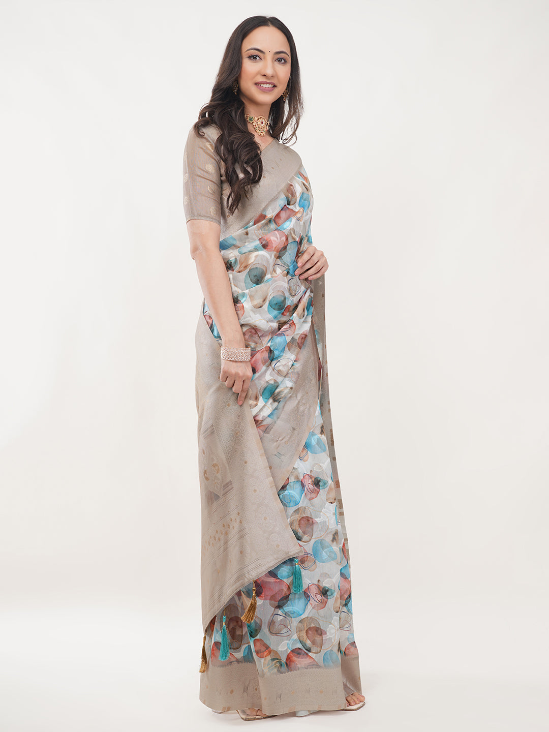 Samantha Creambeige Off White Floral Printed Chanderi Saree with Zari Pallu