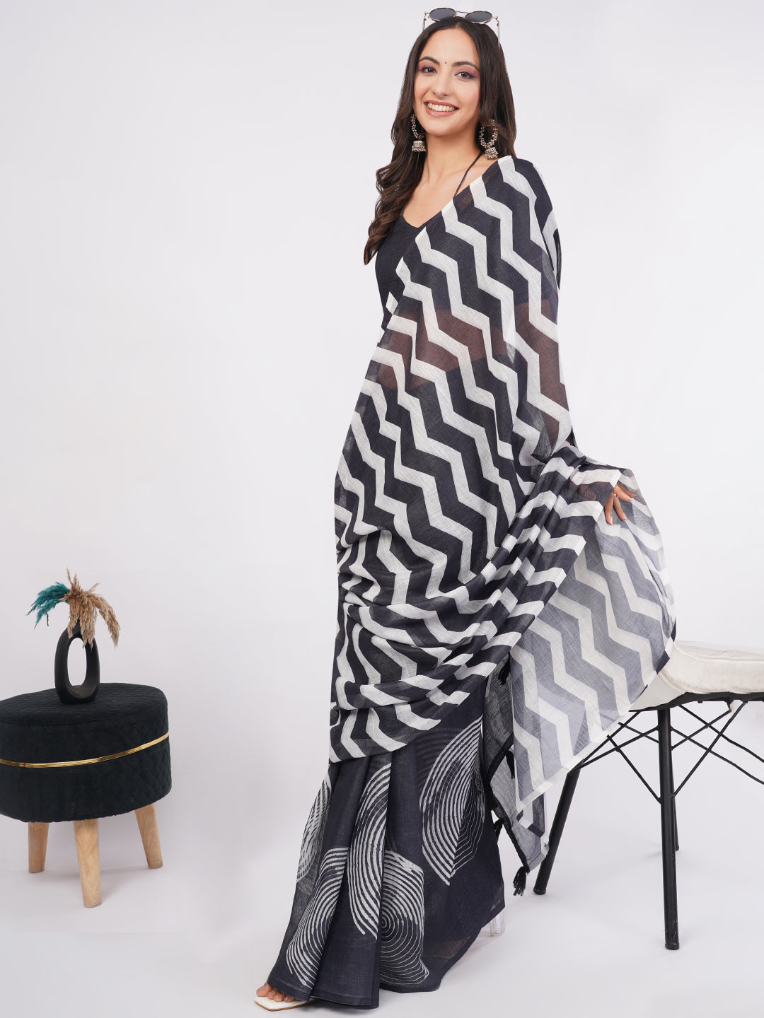 Samantha Women's Black & White Zigzag Chevron Linen Saree with Spiral Print Pleats | Modern Geometric Office Wear