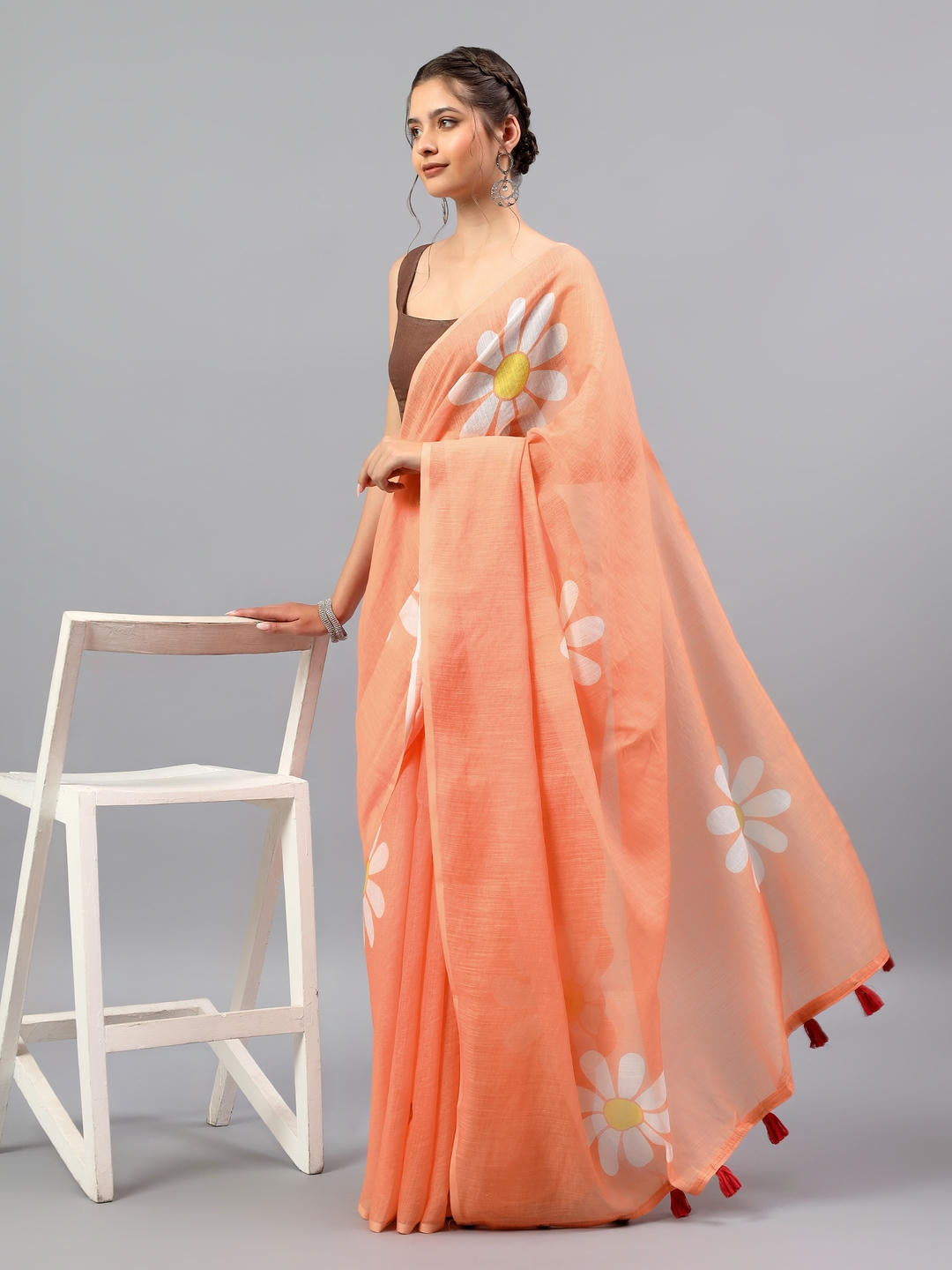 Samantha Peach Art Linen Saree | Bold Daisy Floral Print