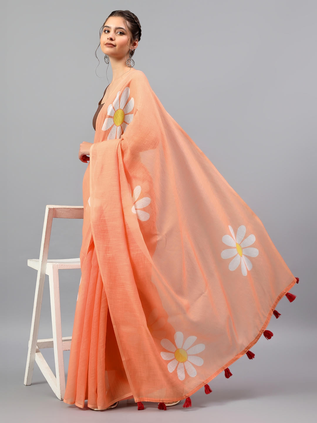 Samantha Peach Art Linen Saree | Bold Daisy Floral Print