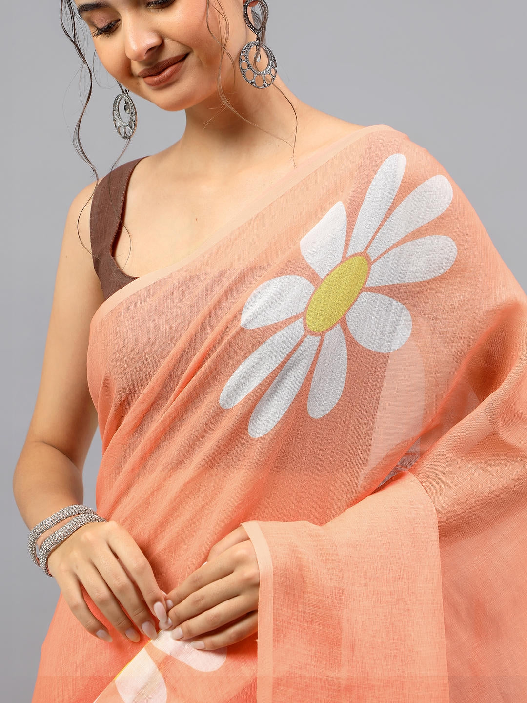 Samantha Peach Art Linen Saree | Bold Daisy Floral Print