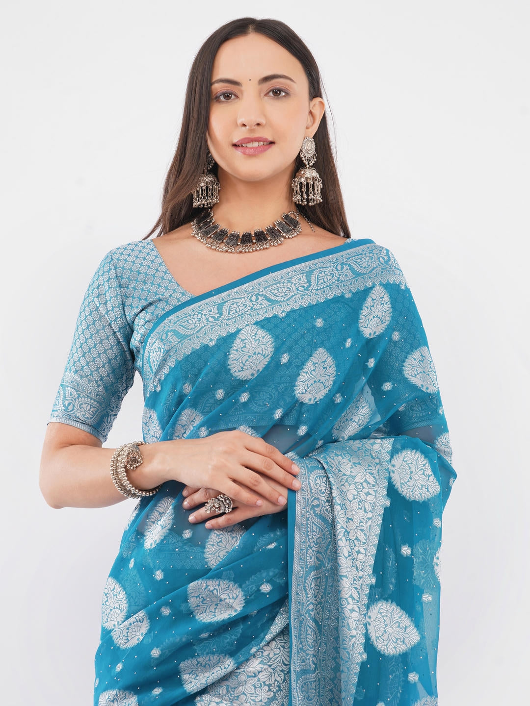 Samantha Rama Green And White Abstract Geometric Printed Georgette Saree With Unstitched Blouse Piece For Women Casual Wear