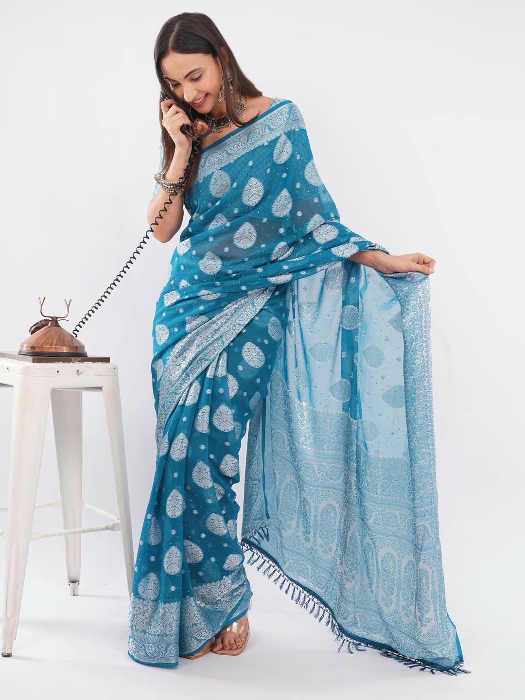 Samantha Rama Green And White Abstract Geometric Printed Georgette Saree With Unstitched Blouse Piece For Women Casual Wear