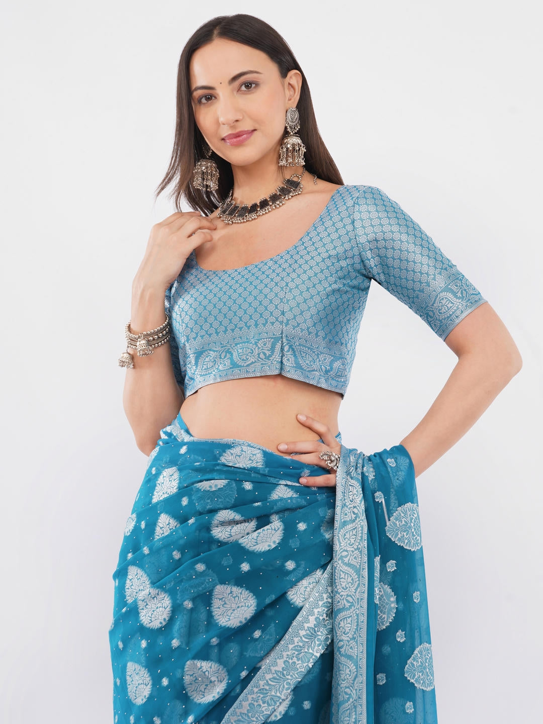 Samantha Rama Green And White Abstract Geometric Printed Georgette Saree With Unstitched Blouse Piece For Women Casual Wear