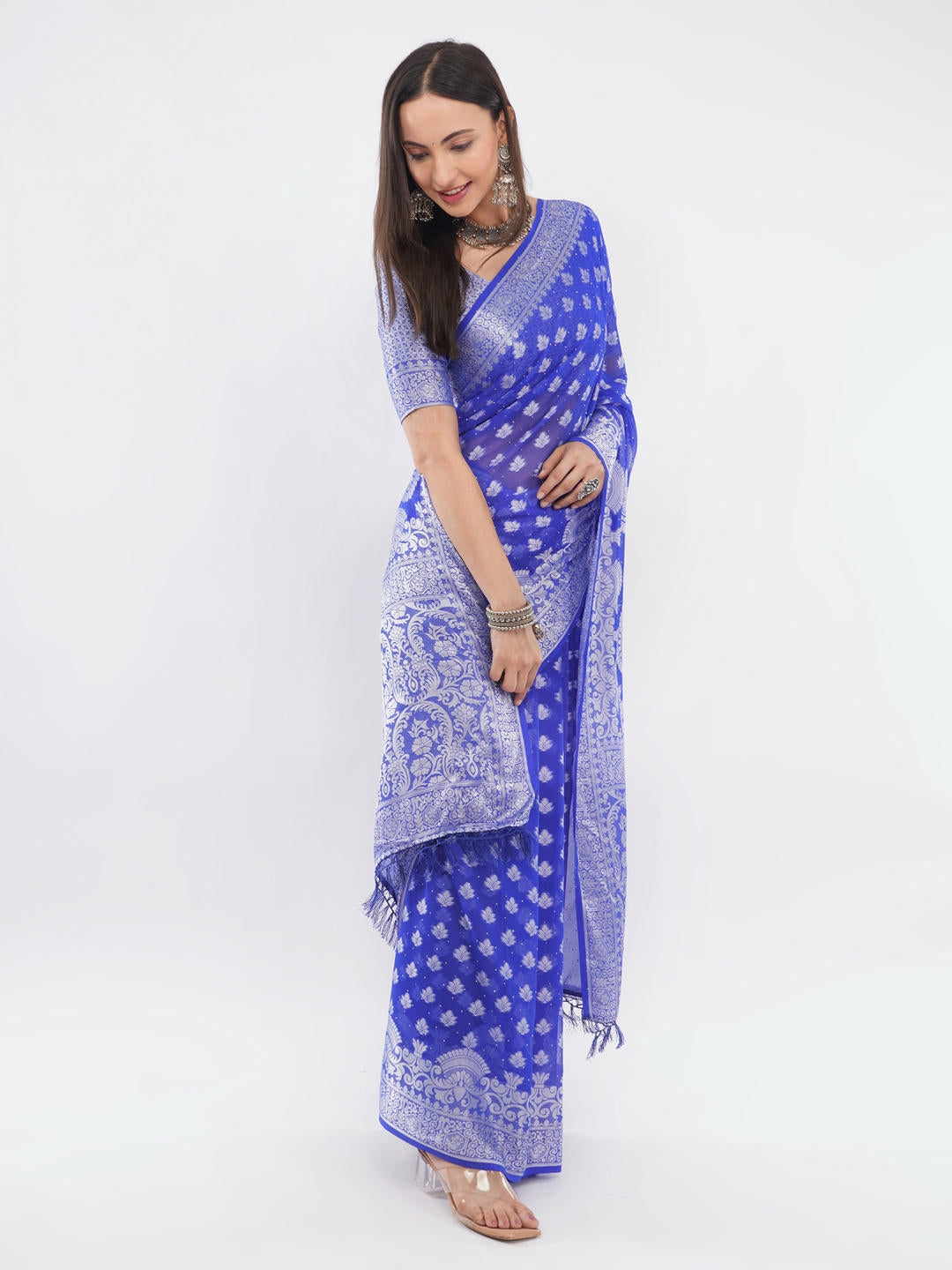 Samantha Blue And White Abstract Geometric Printed Georgette Saree With Unstitched Blouse Piece For Women Casual Wear