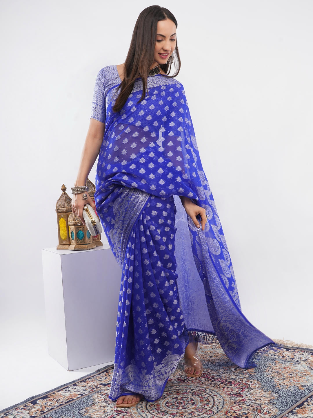 Samantha Blue And White Abstract Geometric Printed Georgette Saree With Unstitched Blouse Piece For Women Casual Wear