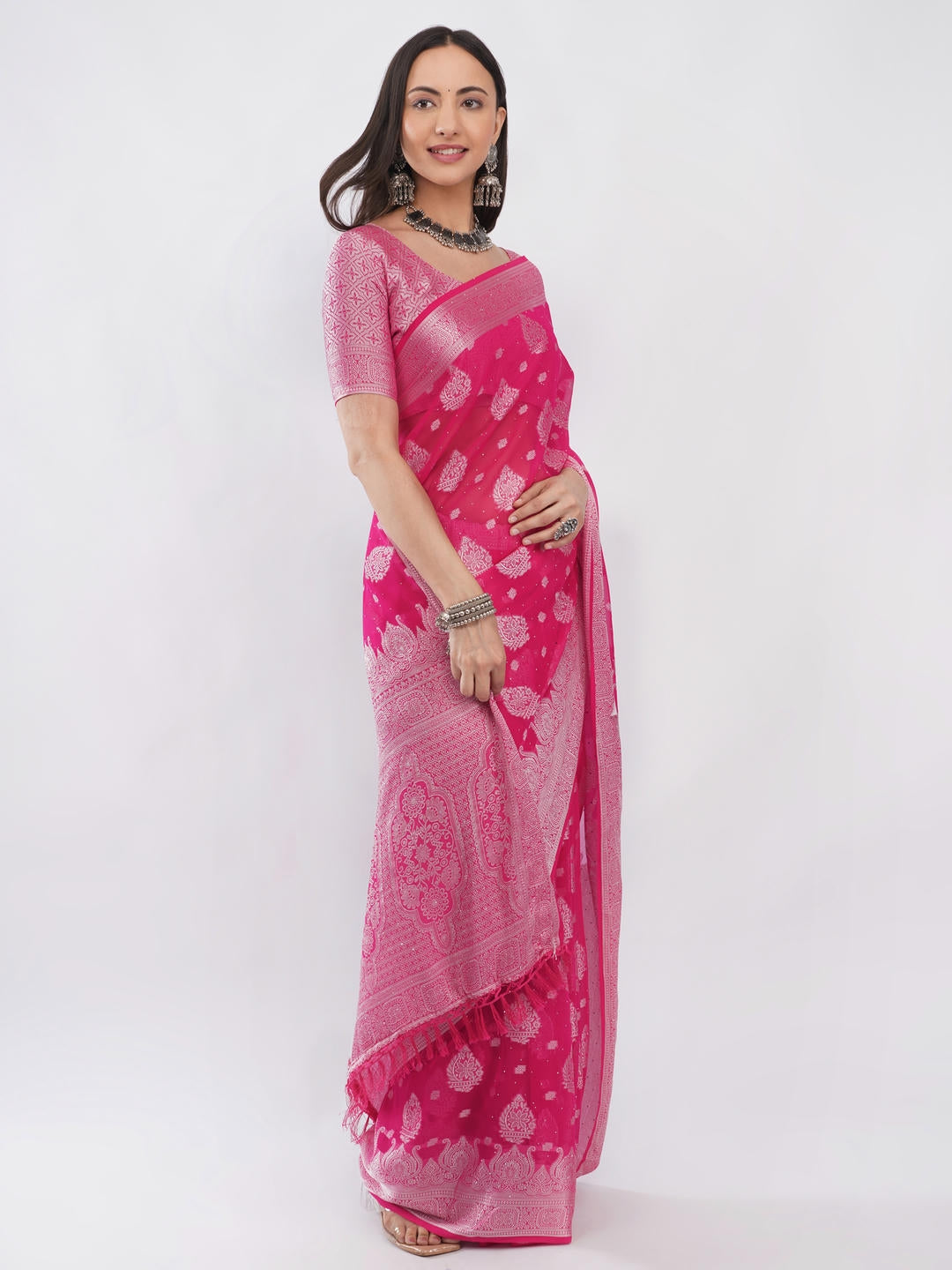 Samantha Red And Pink Abstract Geometric Printed Georgette Saree With Unstitched Blouse Piece For Women Casual Wear