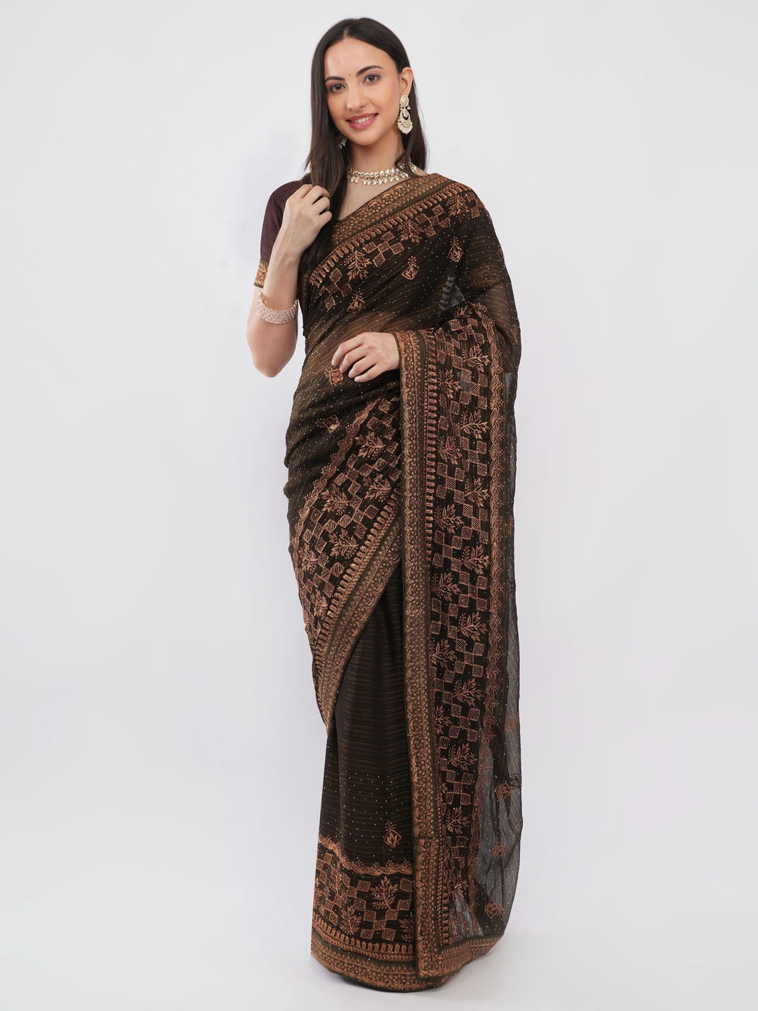 Beautiful woman styled in a classic mehendi green tissue silk shimmer saree featuring a contrast pink zari border and a matching unstitched pink blouse by Samantha.